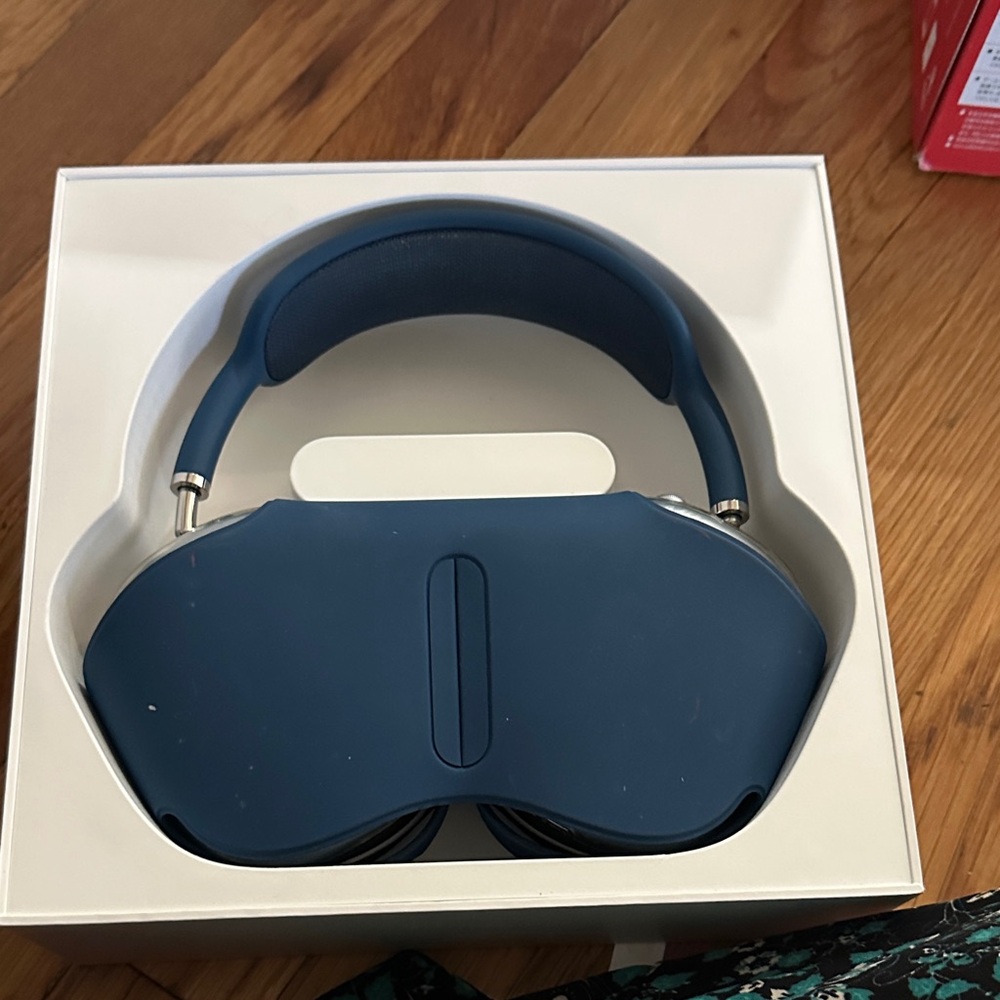Apple AirPods Max navy blue color real